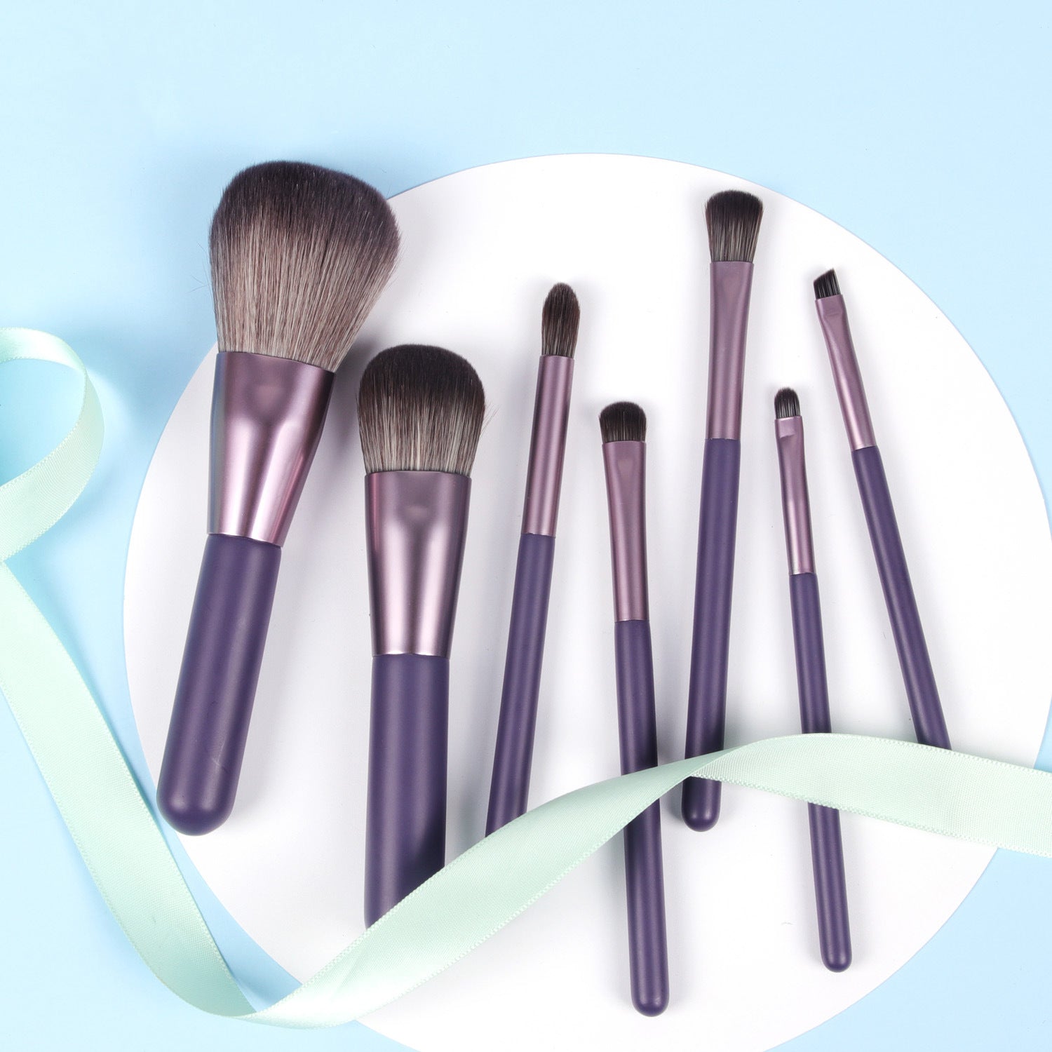 Makeup, Blush, Eyeshadow and Lip Brush Set of 7 Makeup Brushes Makeup, Blush, Eyeshadow and Lip Brush Set of 7 Makeup Brushes